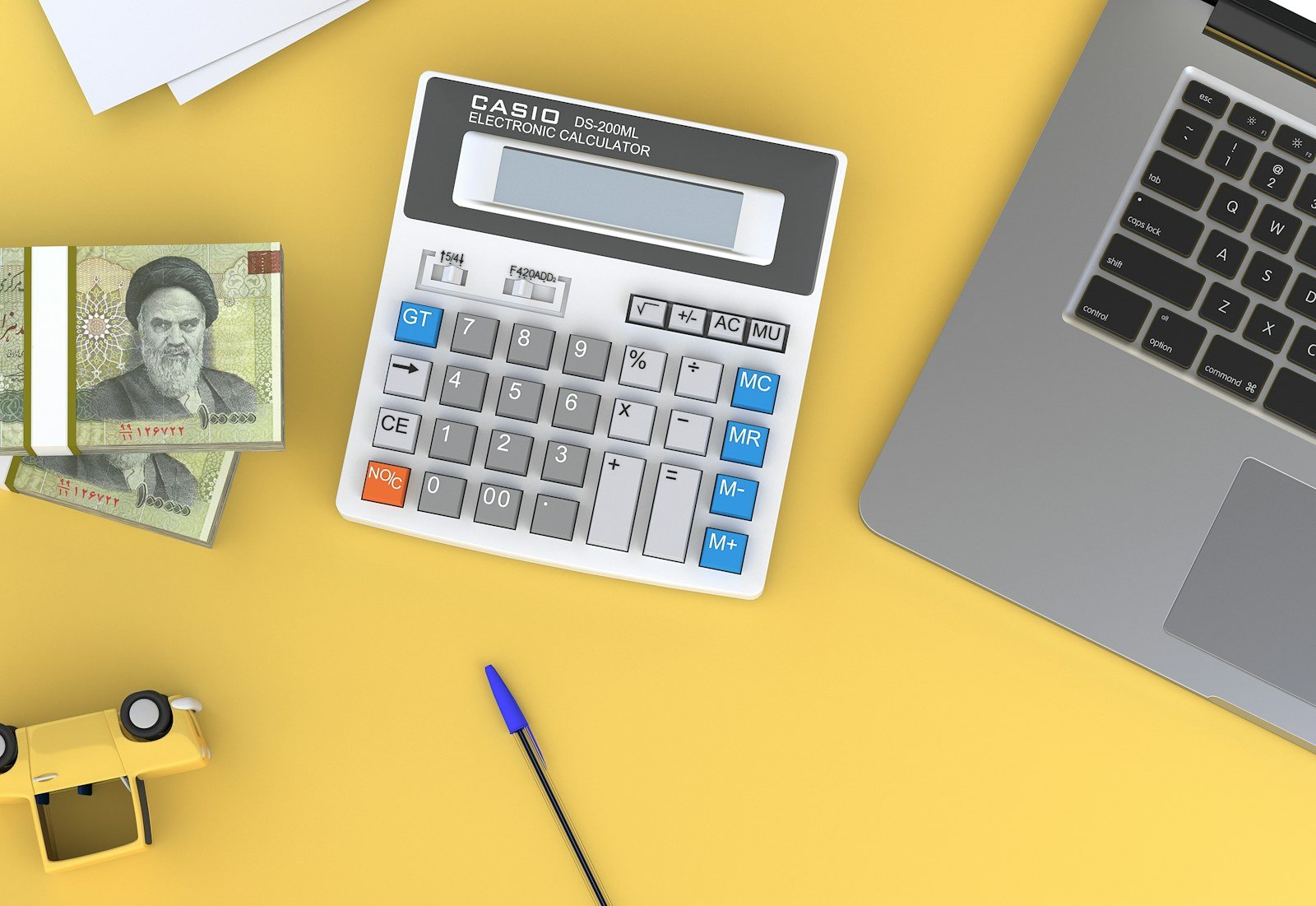 Como Fazer Planilha Financeira em 20 Minutos do Zero Calculadora e laptop usados para classificar receitas e despesas na planilha financeira