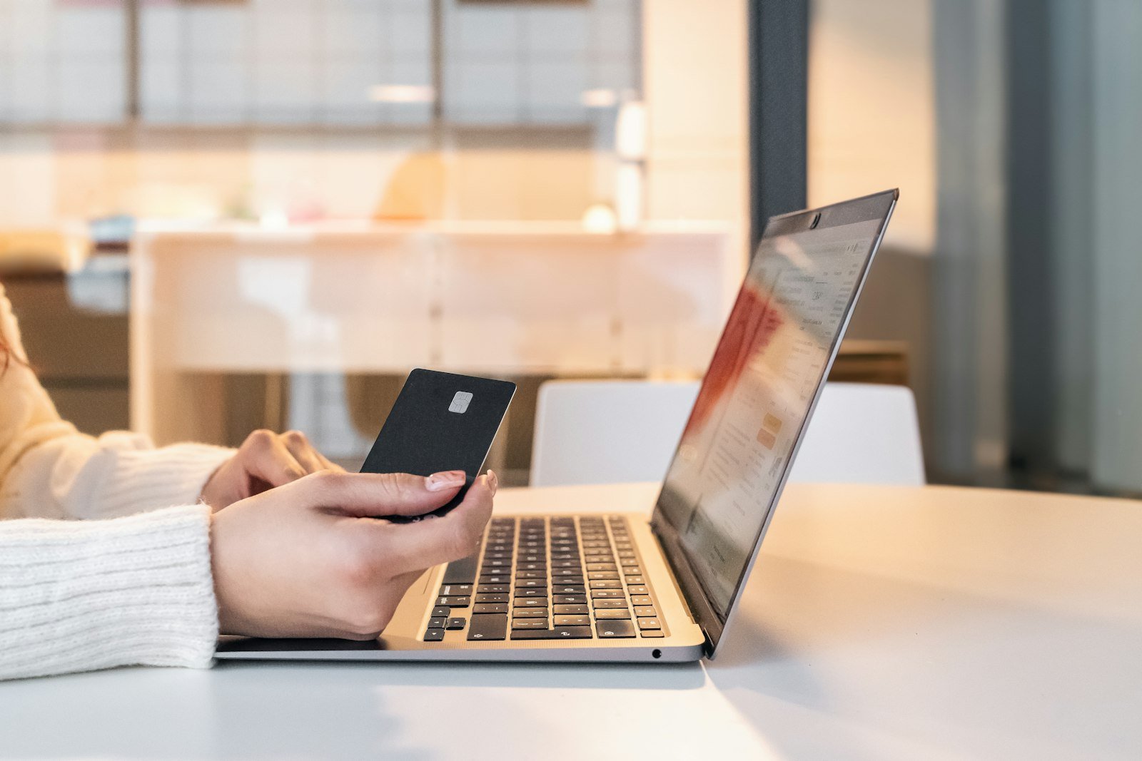 Como Aumentar o Score: 6 Fatores Reais (e 3 Mitos) Acompanhar a evolução do score de crédito mês a mês