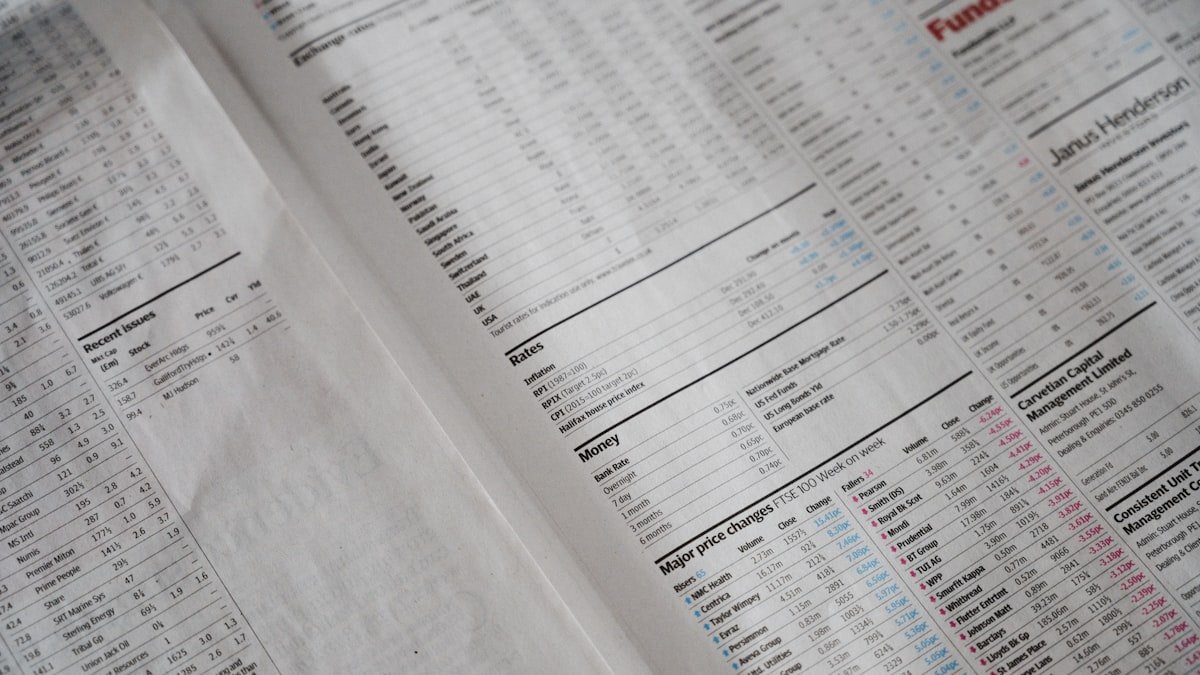 Extrato bancário impresso mostrando valores, datas e saldo da conta