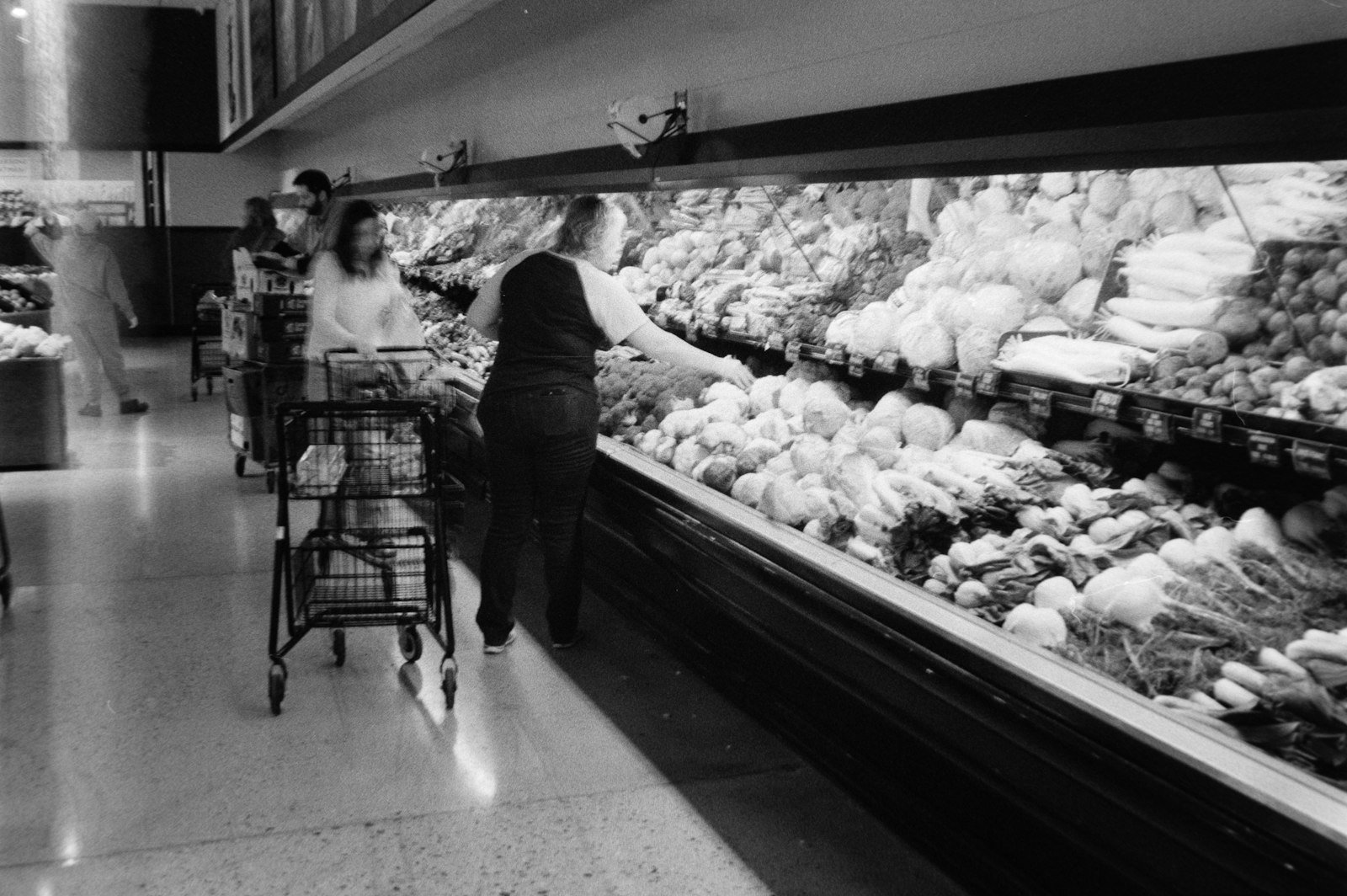 Compras de supermercado de duas pessoas que passaram a morar junto