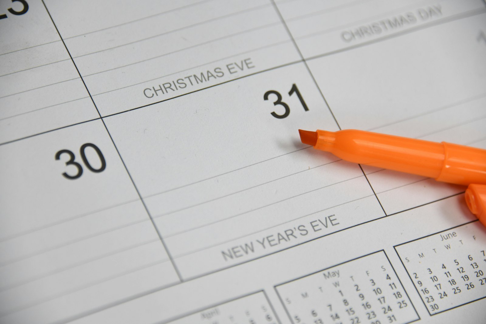 Calendário marcado indicando quando cai o décimo terceiro em 2026