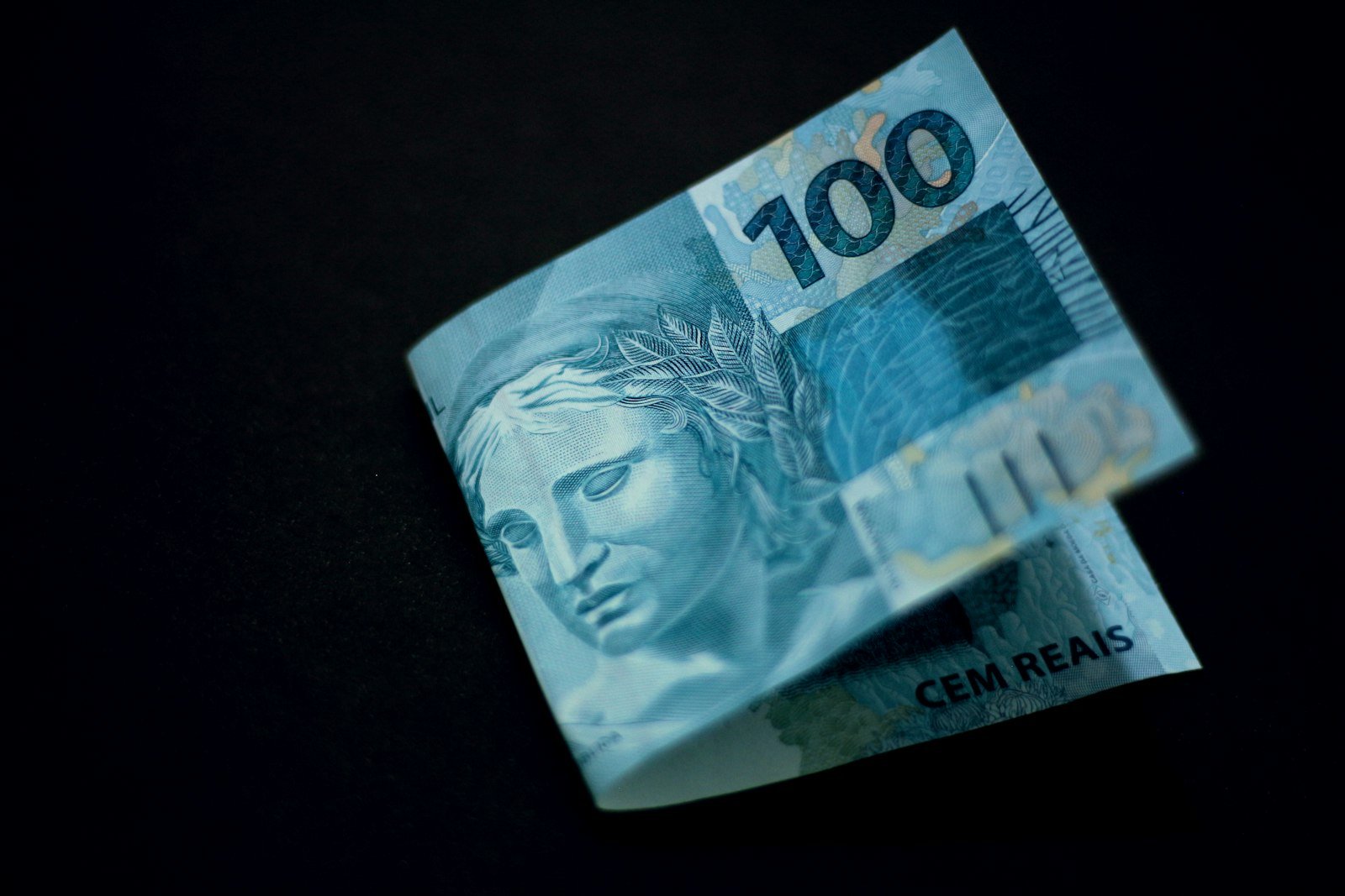 Cédula de real em detalhe, o valor líquido de quando cai o décimo terceiro